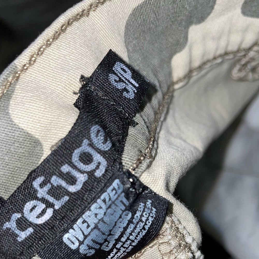 Refuge Camouflage oversized straight cargo Pants -EUC - Picture 4 of 4